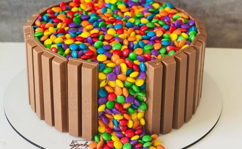 7 receitas de bolo de M&M's para surpreender os seus convidados