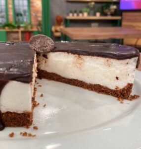 Receita de Torta de Chocolate com Marshmallow da Chef Andrea Gazoli do Mulheres:
