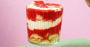 Strawberry e Elderflower Tiramisu
