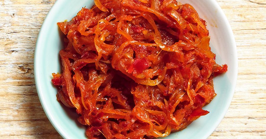 Receita de cebola pegajosa Harissa | Boa comida