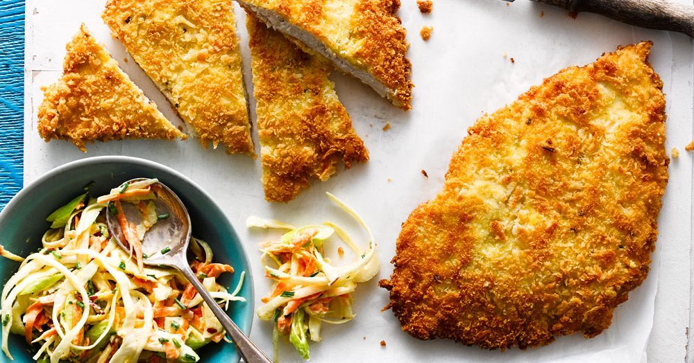 Schnitzel de frango com salada de repolho