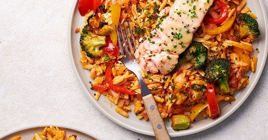 Limão orzo com truta, brócolis temperado e receita peperonata