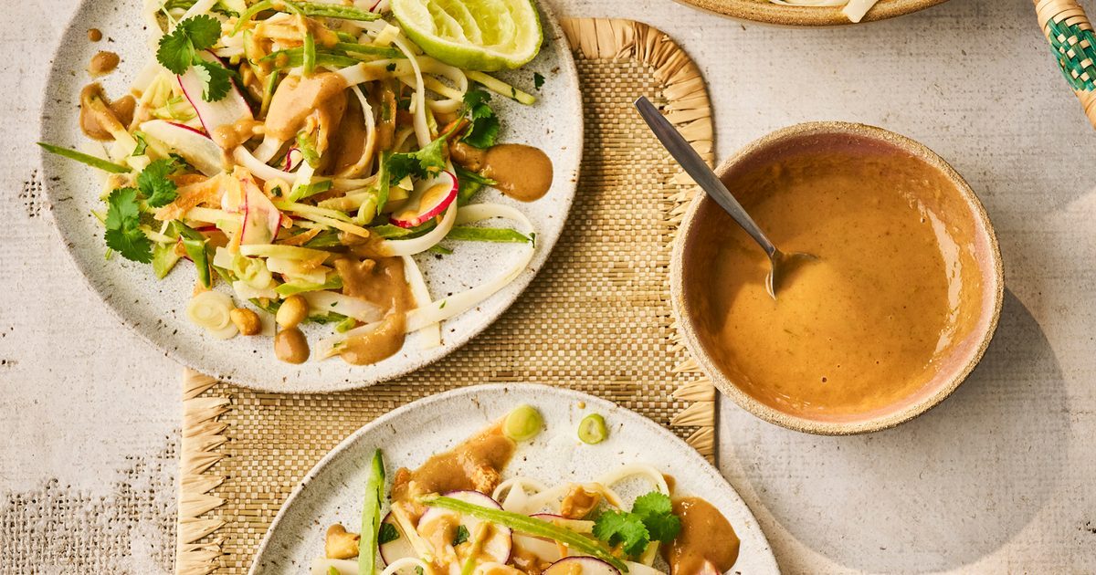 Salada de maçã desfiada ao estilo tailandês