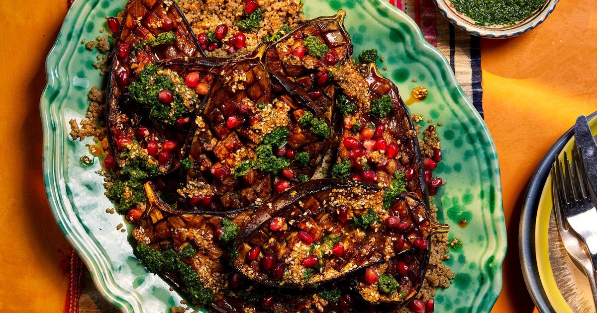 Aubergência envidraçada com salsa machá e óleo de coentro