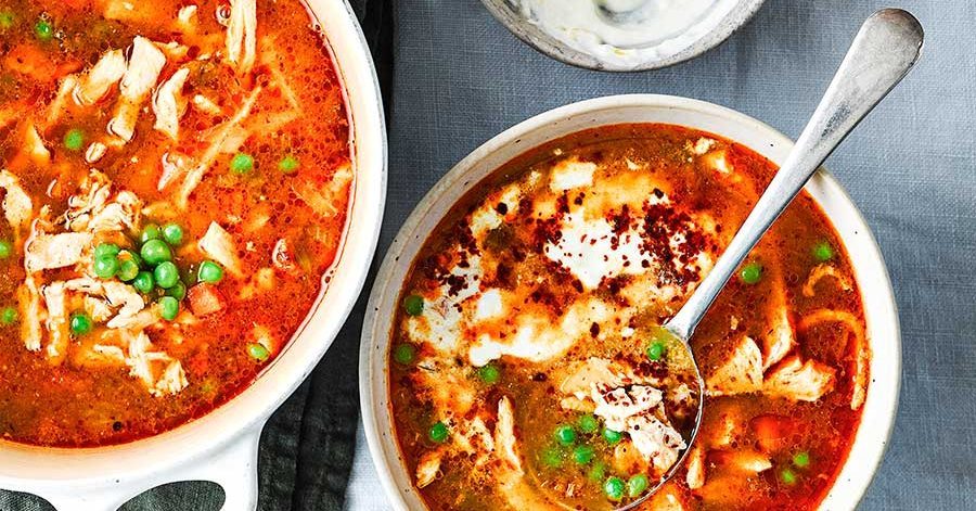 Sopa de galinha de chipotle fumada