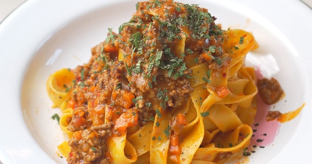Tagliatelle com ragut bolonhês