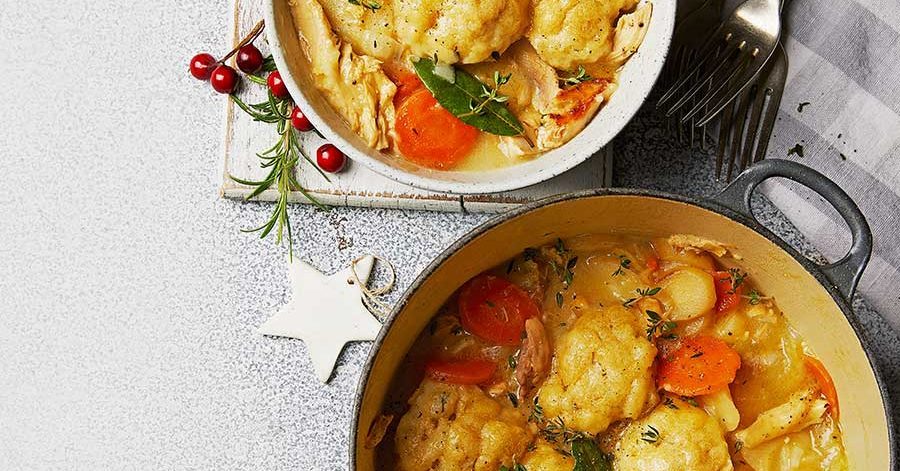 Receita de ensopado de frango e bolinho de massa de resíduos