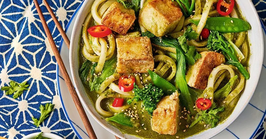 Receita de tigela de macarrão de coco e coentro